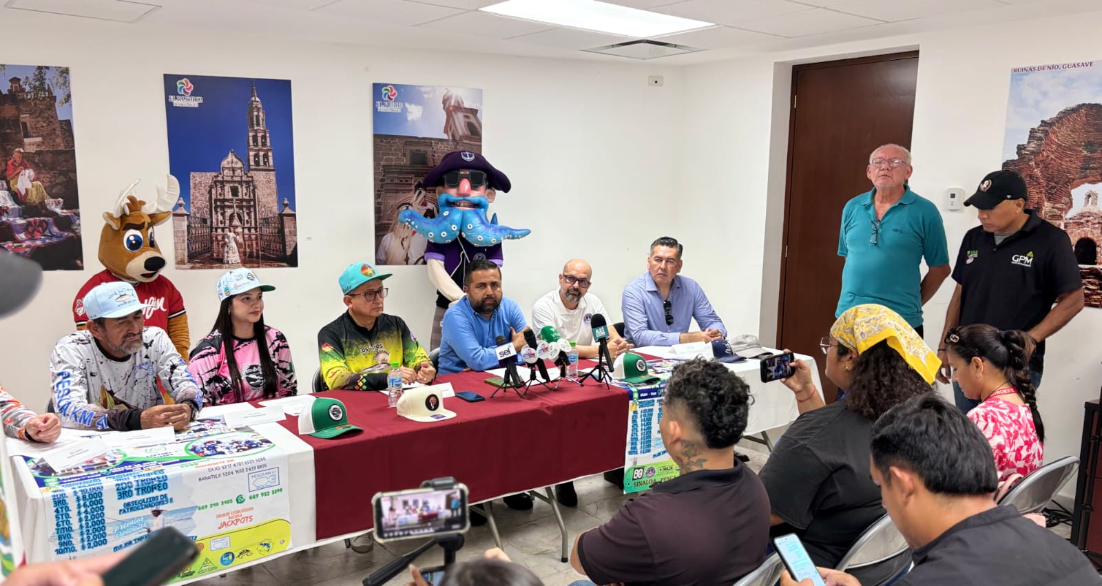 José Alfonso Reséndiz Memije y Waldir Núñez Hernández en conferencia de prensa presentan Torneo Interclubes de Pesca de Orilla