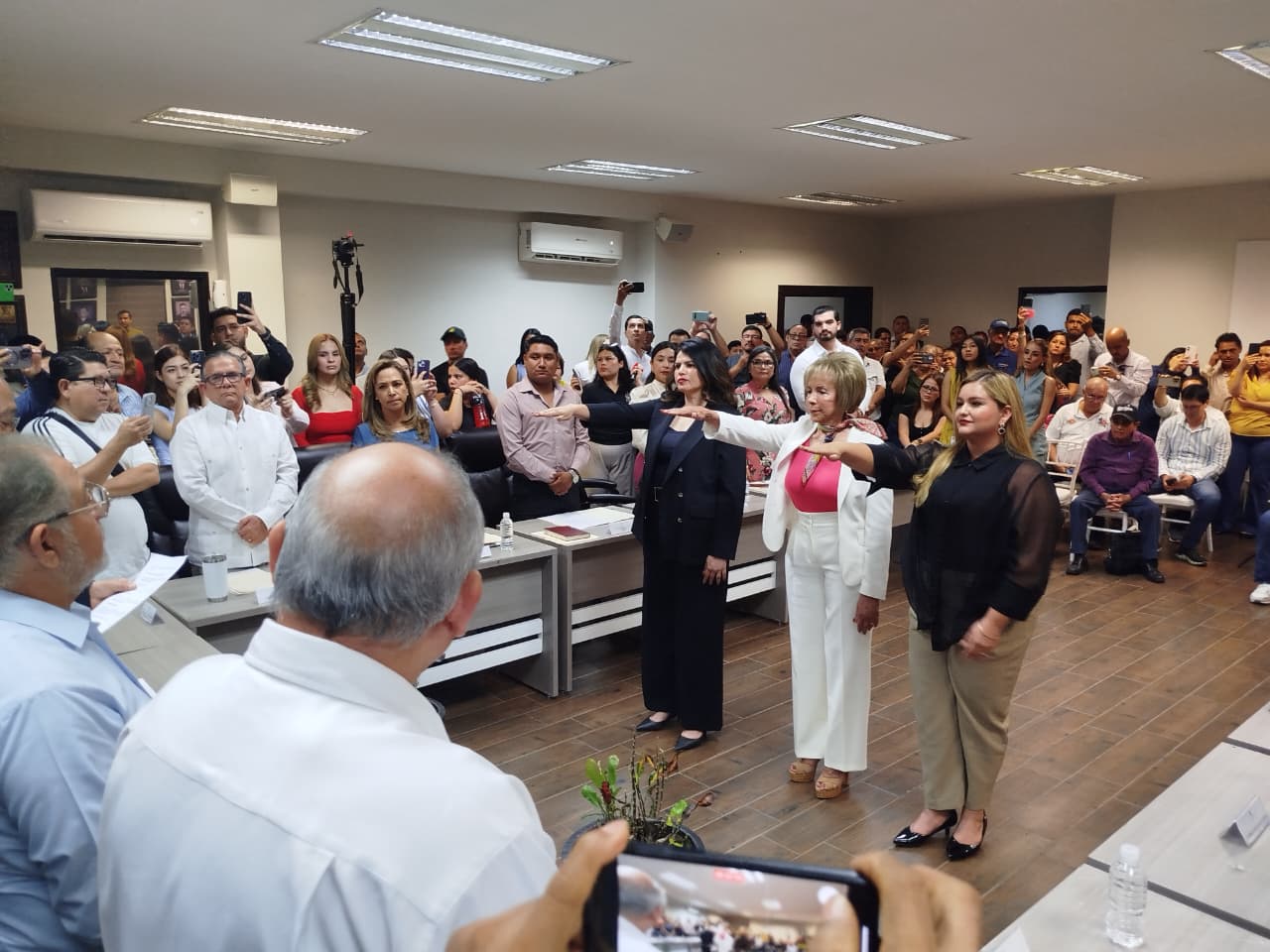 Rinden protesta nueva sindica procuradora y regidoras suplentes en Ahome