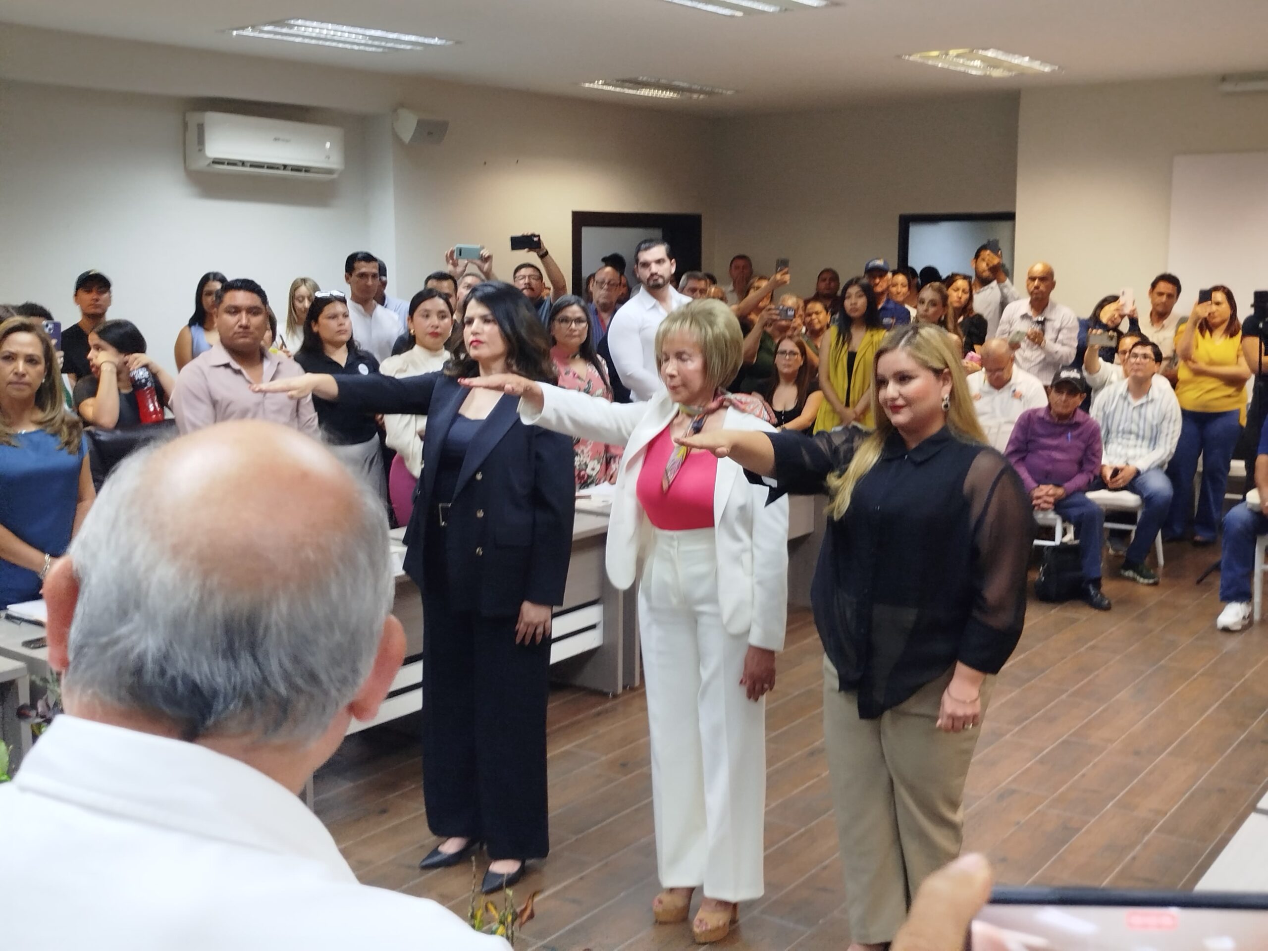 Rinden protesta nueva sindica procuradora y regidoras suplentes en Ahome