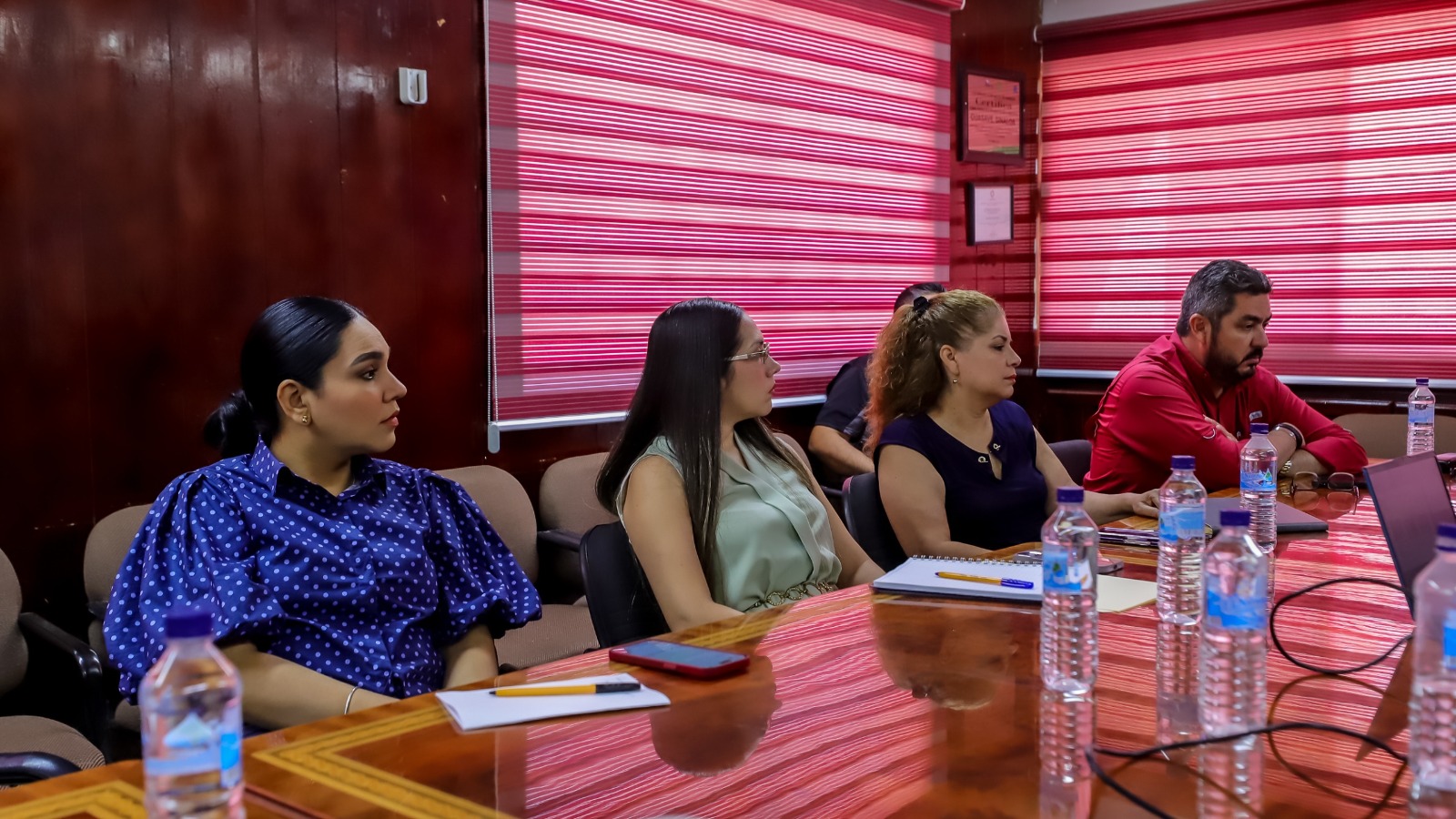 reunión con funcionarios del ayuntamiento de Guasave