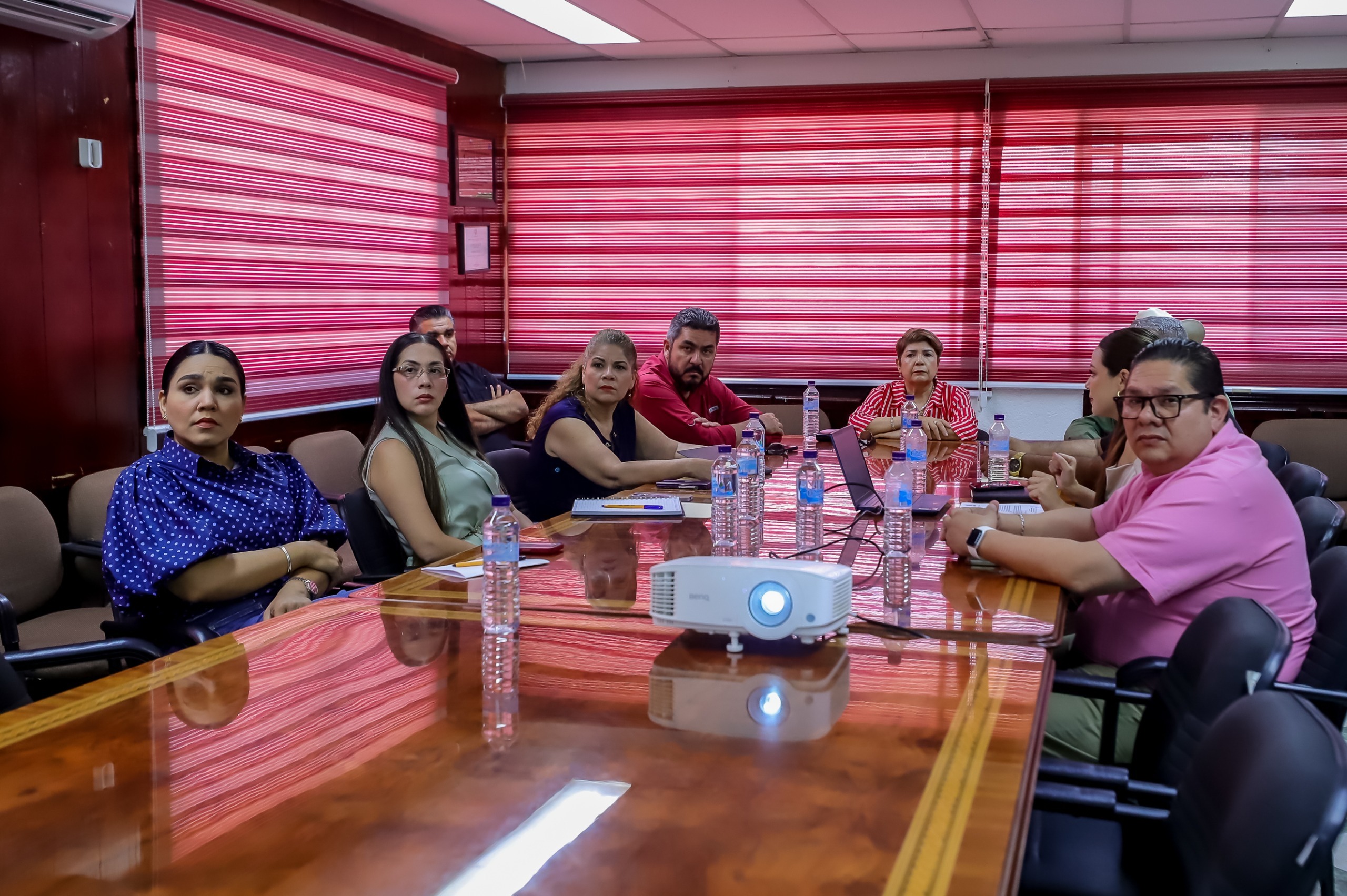 Cecilia Ramírez Montoya en reunión con funcionarios del ayuntamiento