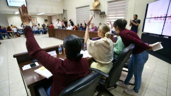Exponen a regidores y funcionarios ‘faltistas’ a juntas del Comité de Adquisiciones en Mazatlán