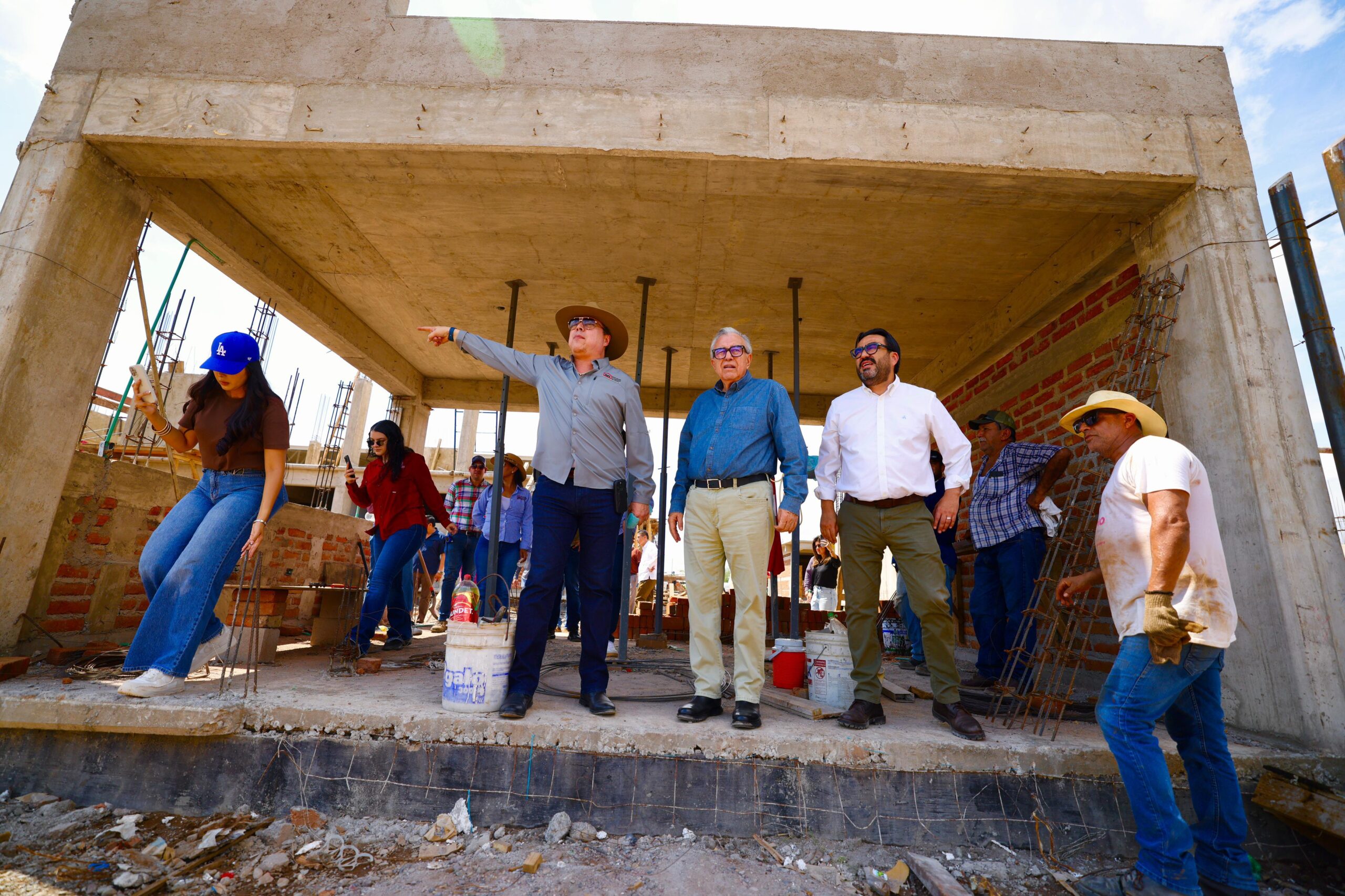 supervisa gobernador construccion de secundaria