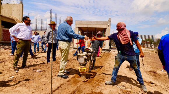 Rocha supervisa avance de obra en secundaria de Valle Alto en Culiacán; en febrero abrirá sus puertas a los alumnos 
