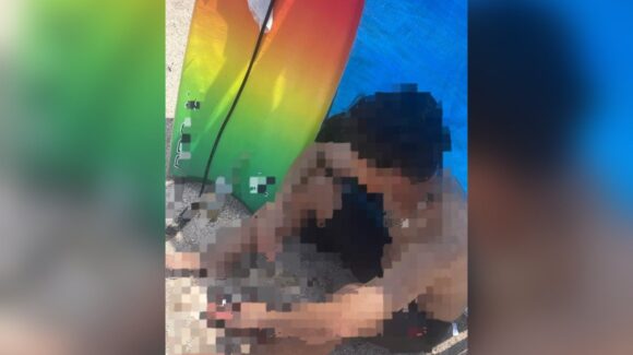 Rescatan a surfista taiwanés que era jalado por el fuerte oleaje en Playa Pinitos en Mazatlán
