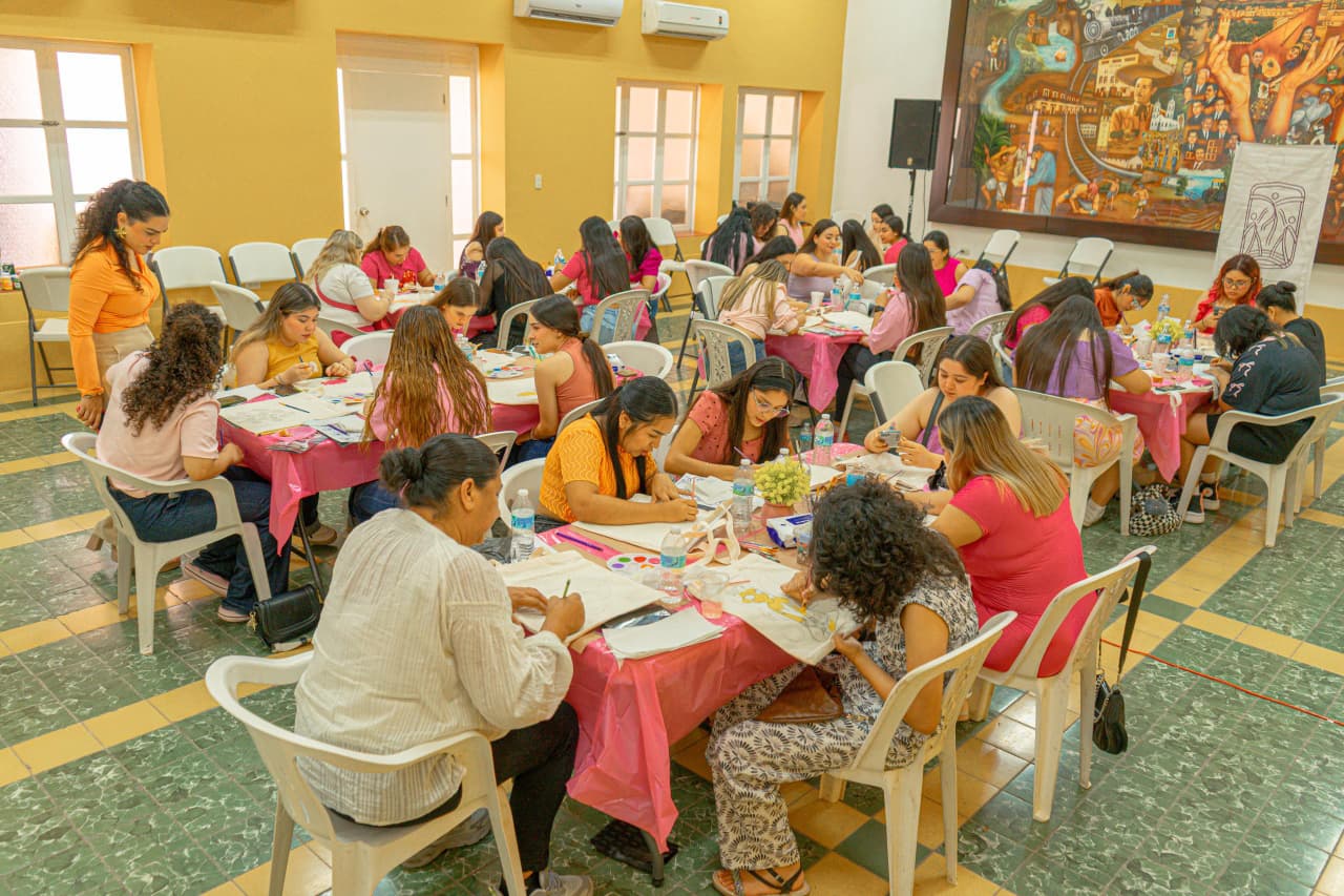 Realizan taller Pinta tu Libertad en Guamúchil