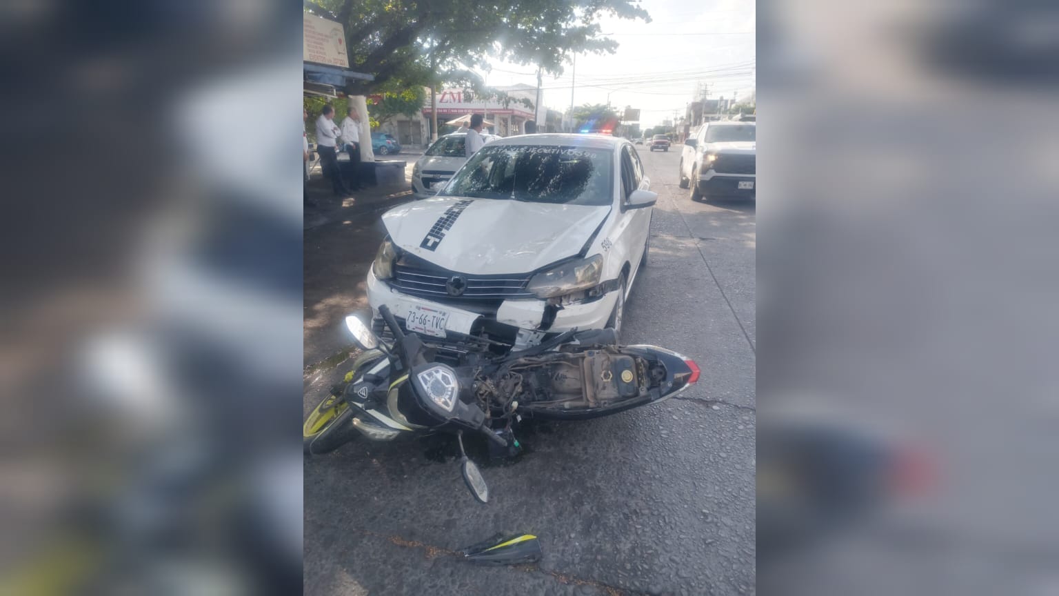 taxi arrolla a motociclista en los mochis