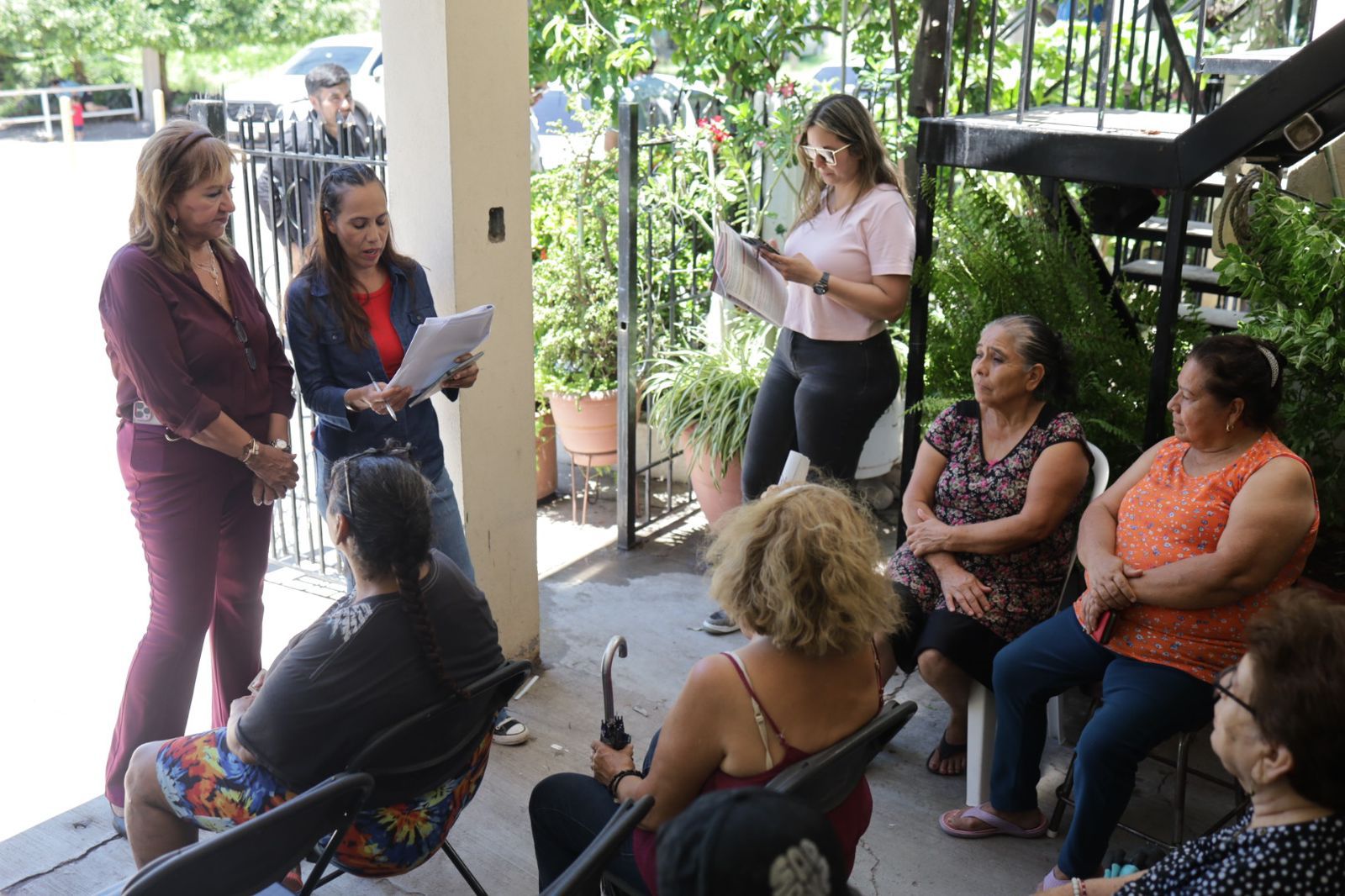 Tere Guerra en comité seccional de Morena en Culiacán
