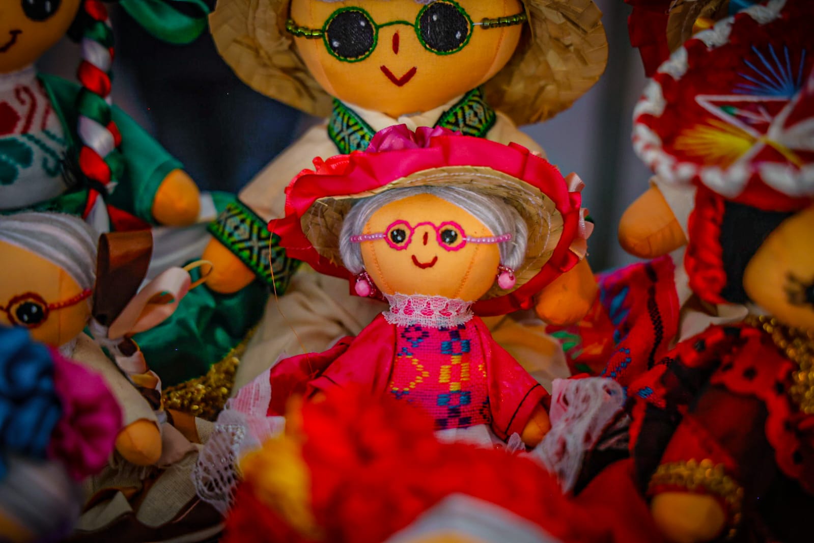 Artesanías en Tianguis de Comunidades Indígenas