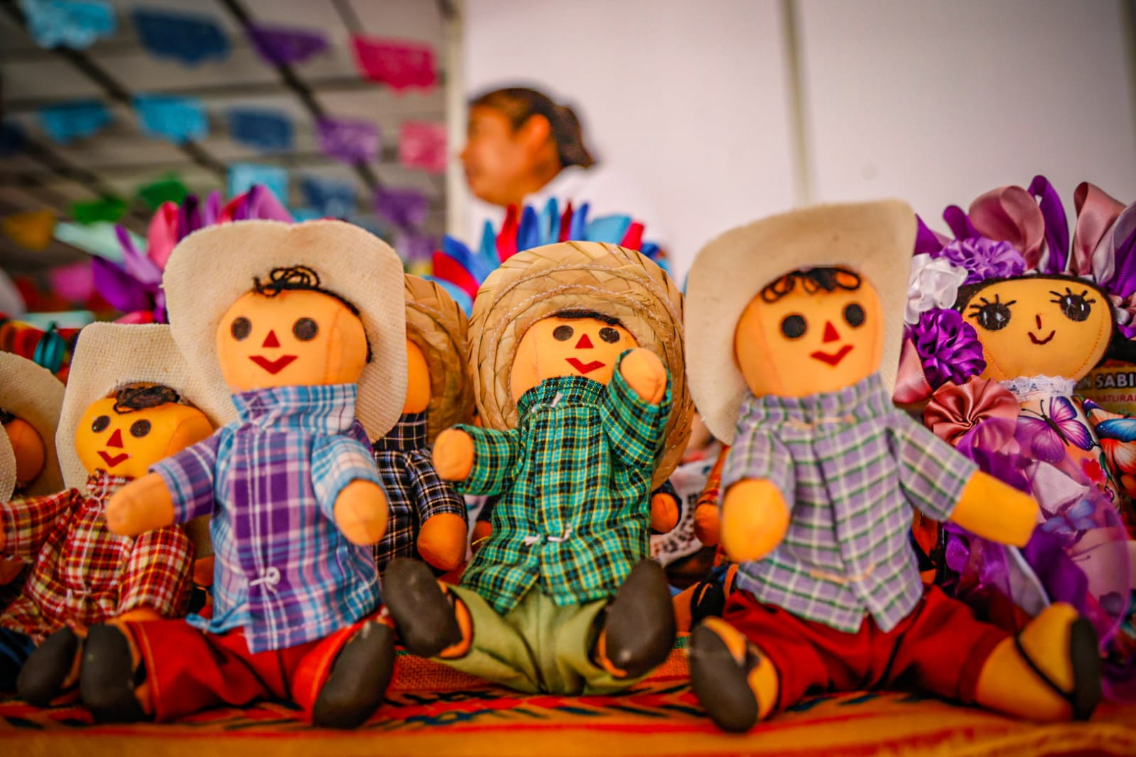 Artesanías en Tianguis de Comunidades Indígenas