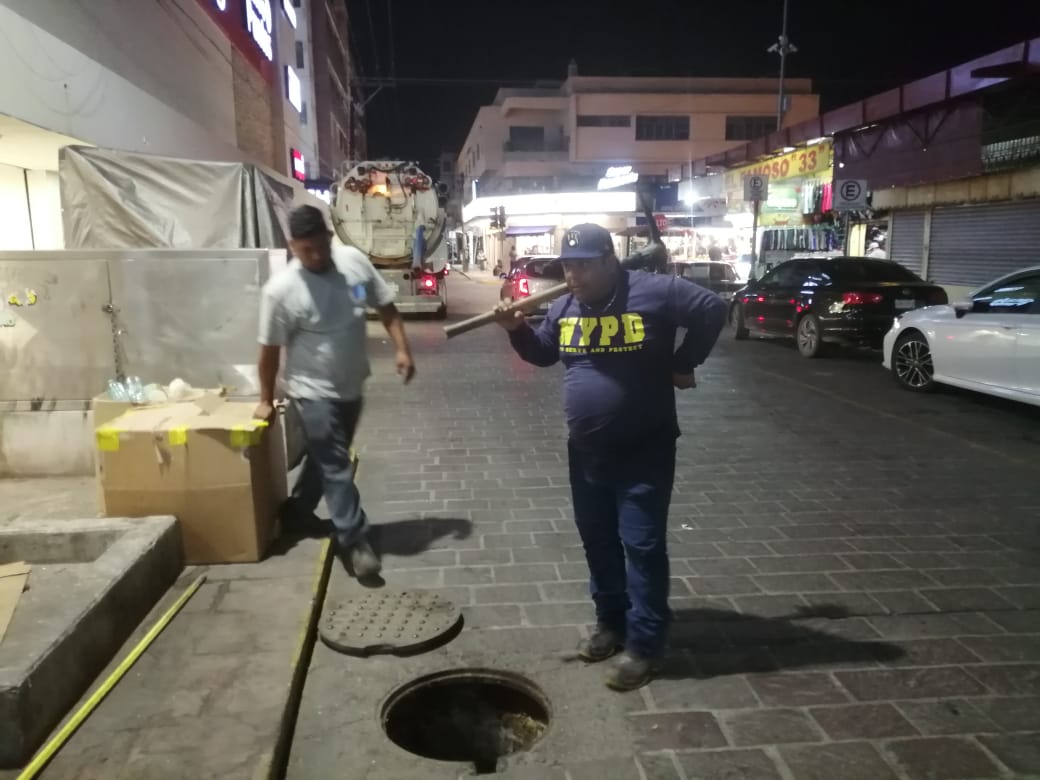 Trabajos de desazolve en el "Pino Suárez", en Mazatlán
