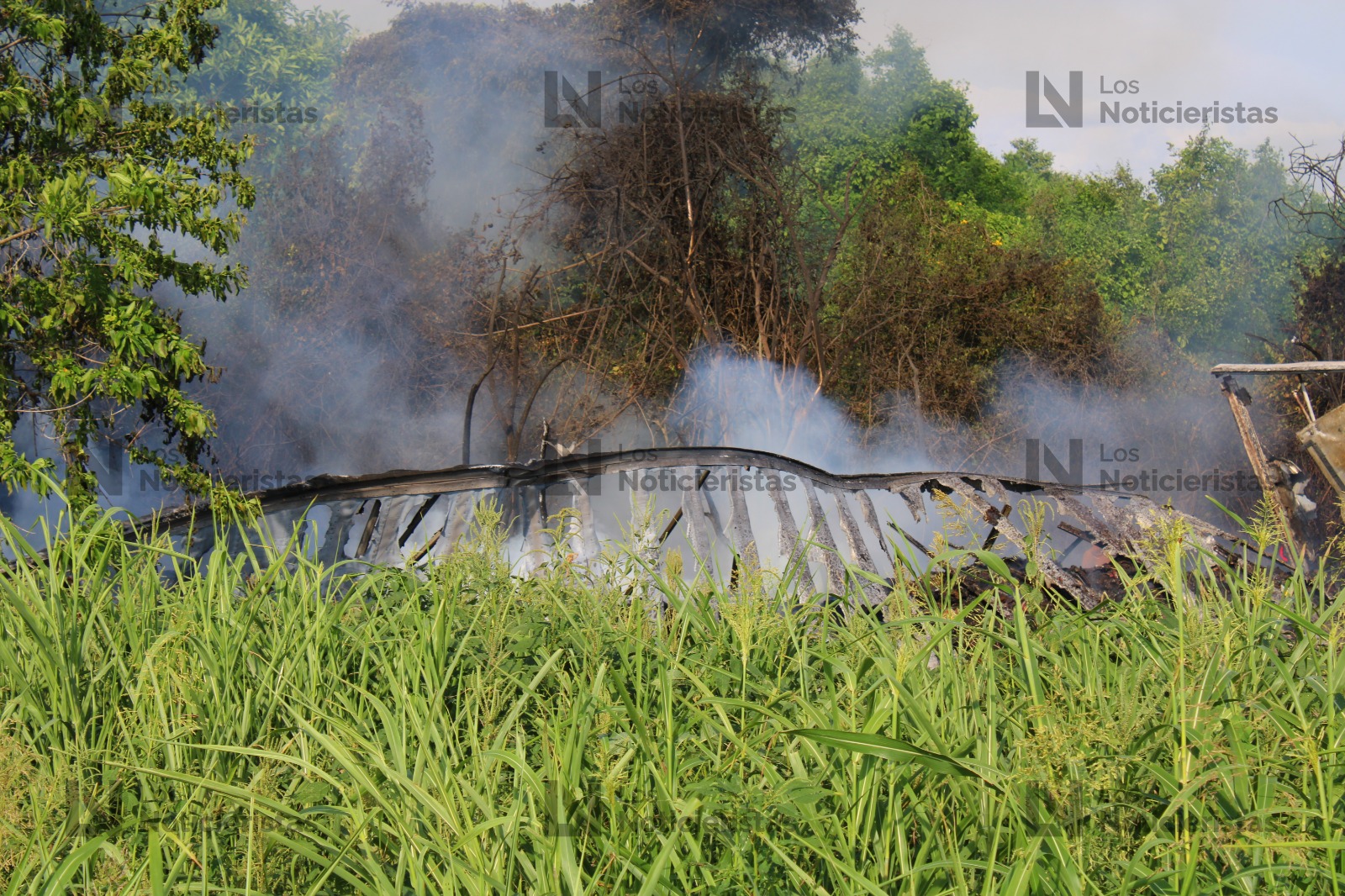 Tráiler se incendia en la Mazatlán-Culiacán