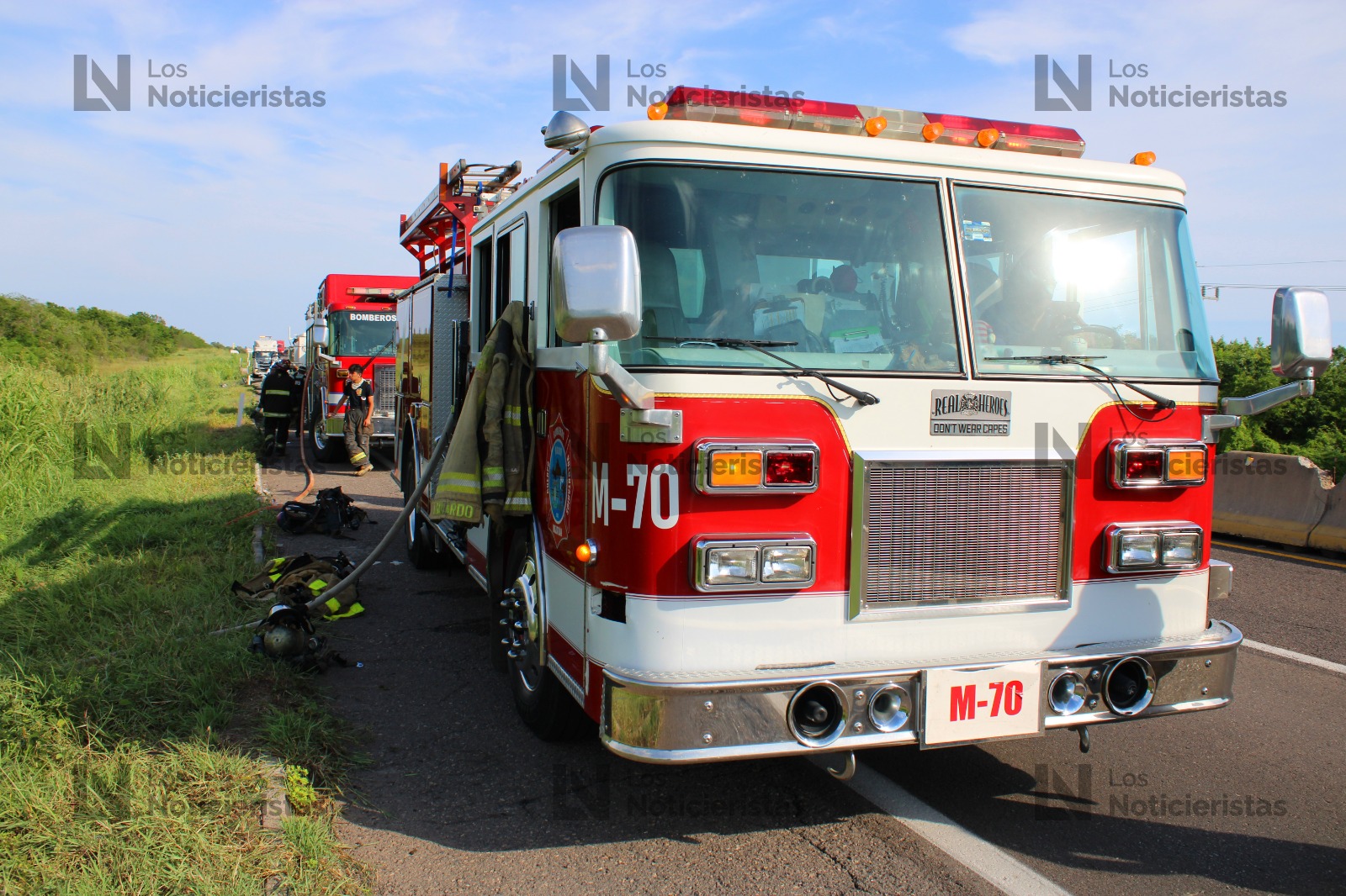Tráiler se incendia en la Mazatlán-Culiacán