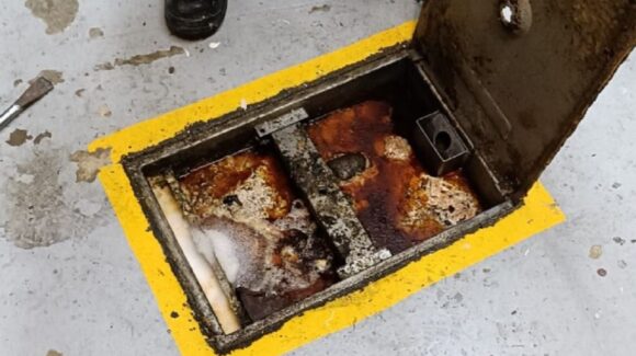 Falta de limpieza en trampas de grasa genera problemas en zonas de alta afluencia en Mazatlán