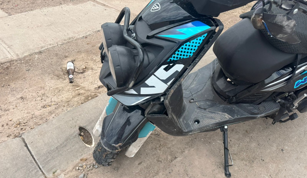 Tres lesionados en accidente de moto y carro en Los Mochis