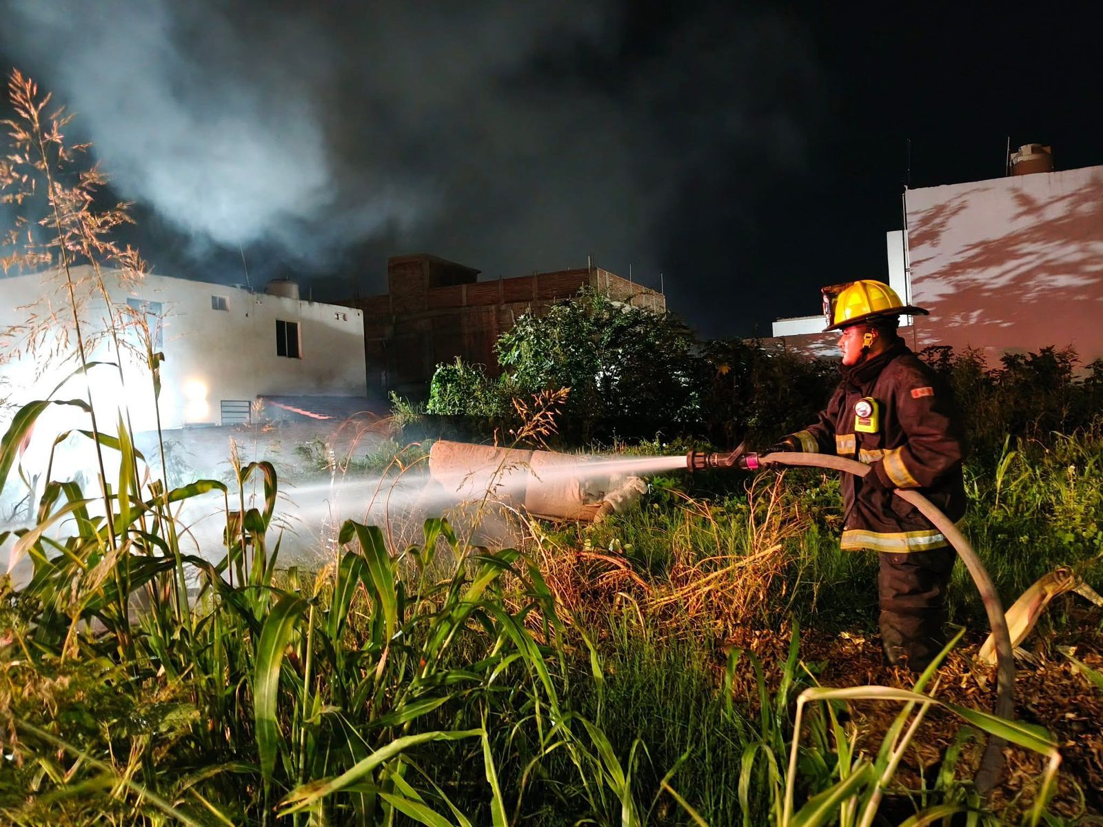 una densa nube de humo fue la que ocasiono el incendio