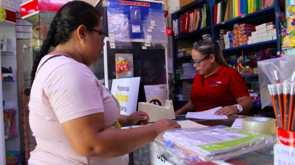 Útiles escolares en Mazatlán: un gasto que ‘agarró’ sin dinero a los padres de familia
