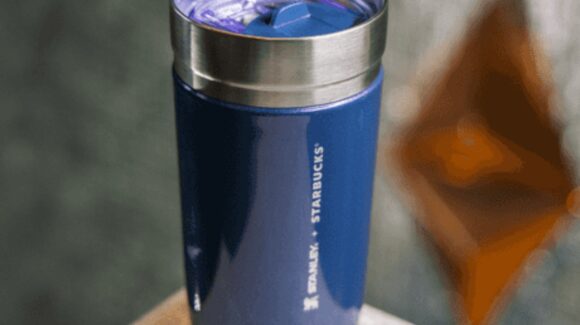 Colección Fall 2025 de Starbucks, viene con un Stanley, tupper y galletero