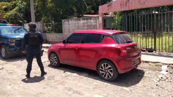¡Uno tenía minutos de ser despojado! Recuperan 3 vehículos robados en Culiacán