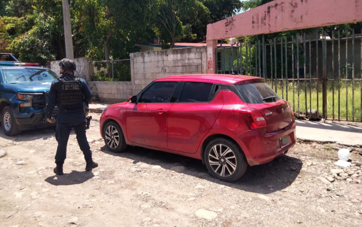 Aseguran vehículo despojado en Culiacán