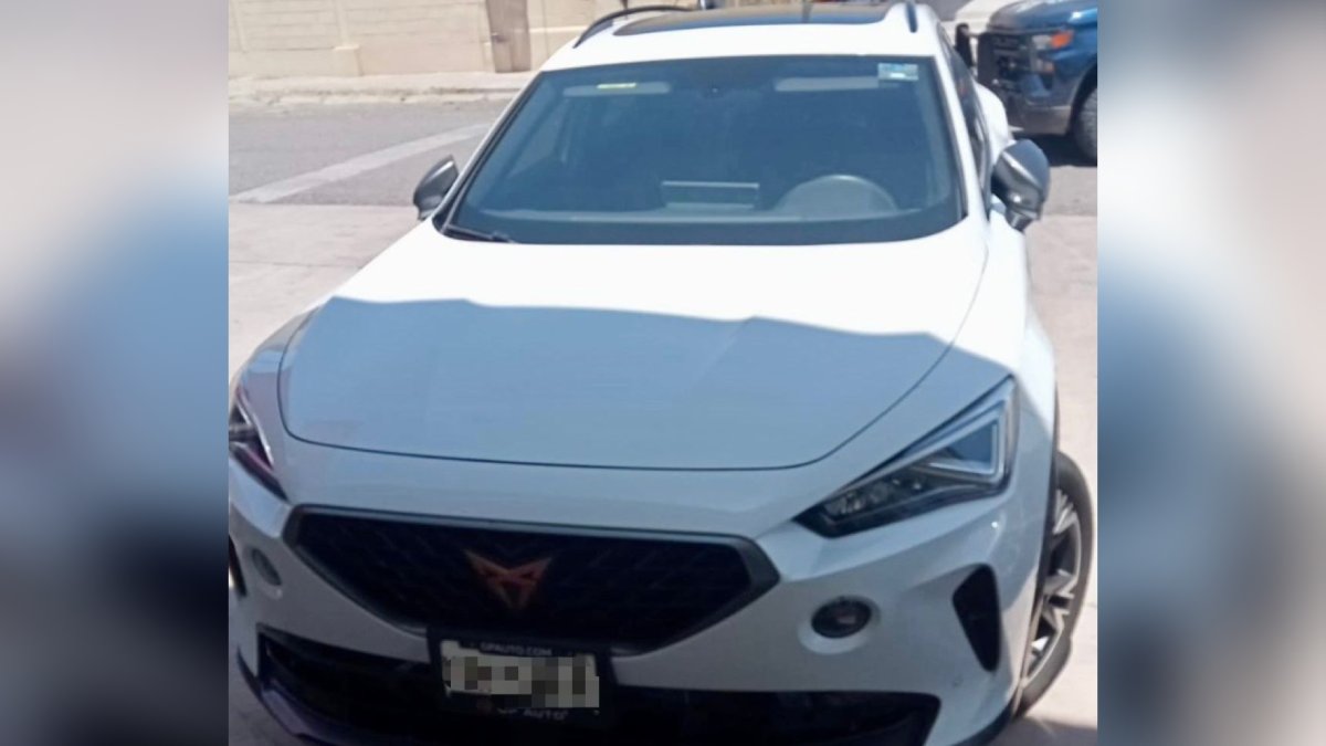 Aseguran vehículo despojado en Culiacán