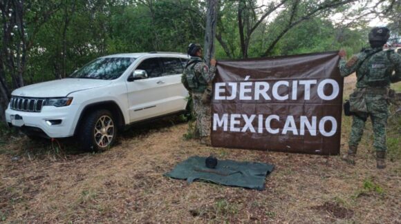 Una camioneta robada y con municiones es asegurada en Culiacán