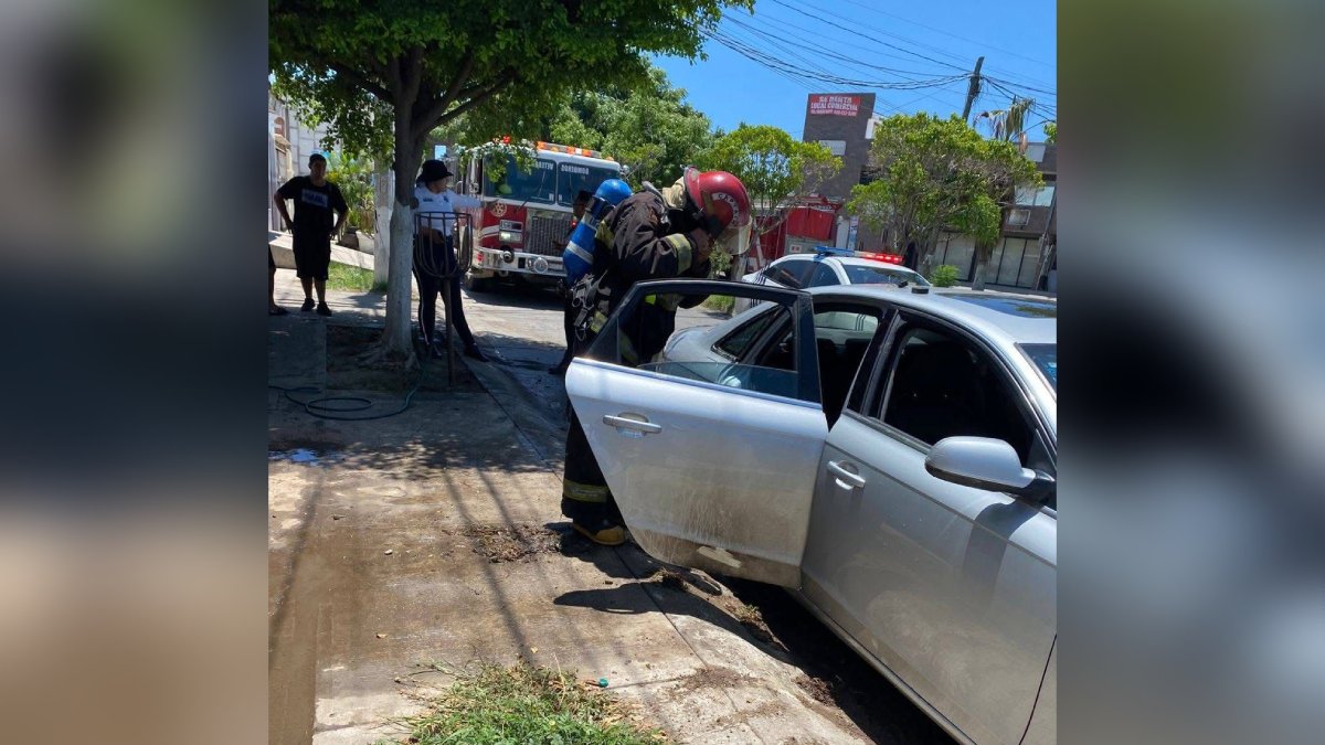 Vehículo se incendia en Mazatlán