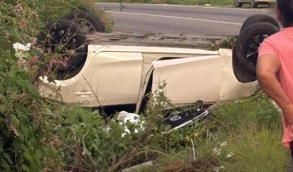 vehiculo volcado en concordia