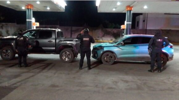 Recuperan dos camionetas robadas en estado de abandono en La Costerita, Culiacán