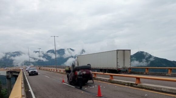 Volcadura deja cuatro lesionados en la autopista Mazatlán-Durango