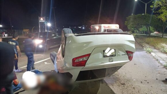 Volcadura en El Castillo, Mazatlán deja un lesionado la madrugada de este domingo