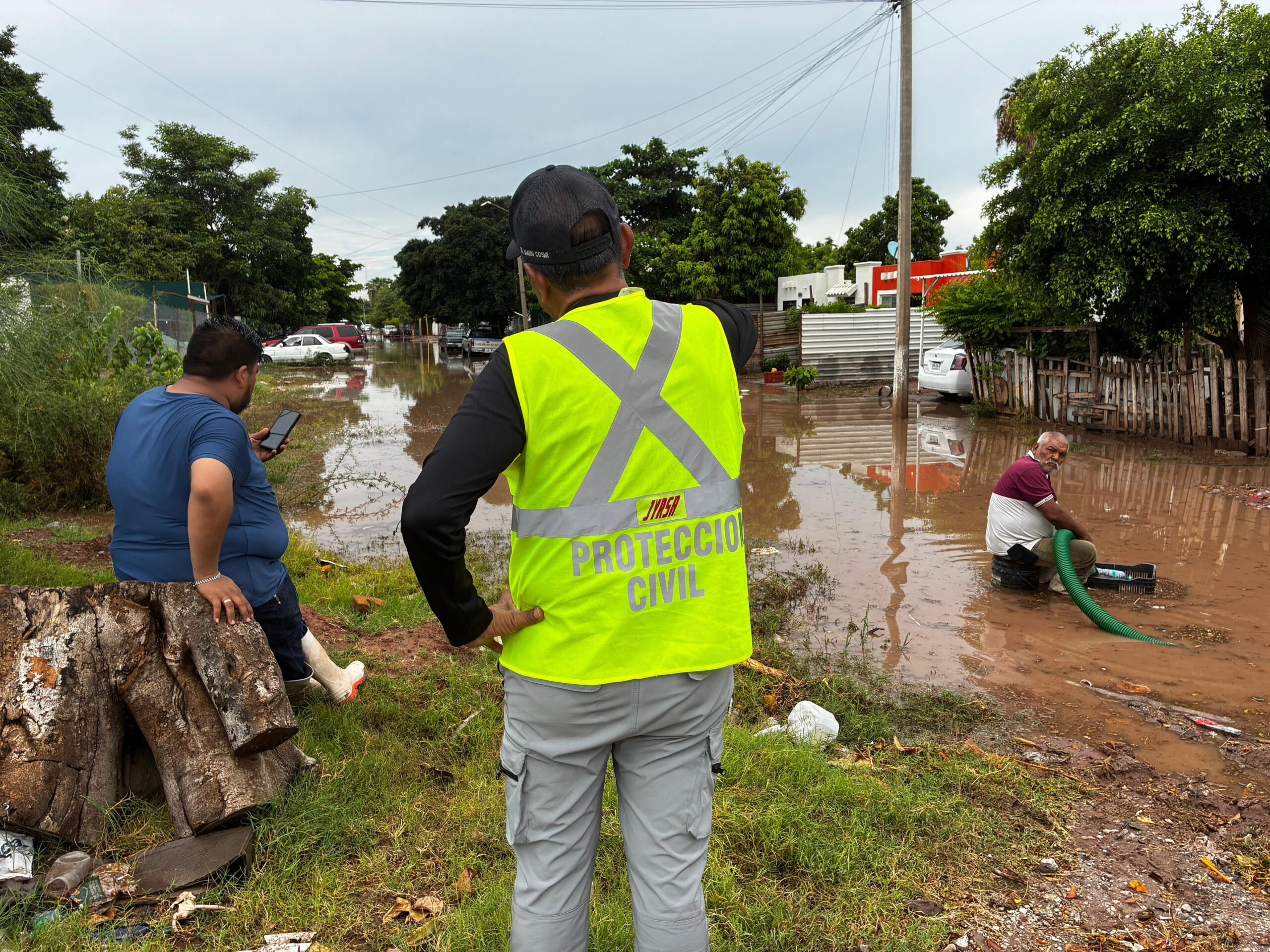 Protección Civil en Ahome supervisa zonas inundadas por lluvias