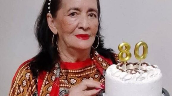 A sus 80 años, doña Eva Dolores celebra la vida en las aulas universitarias
