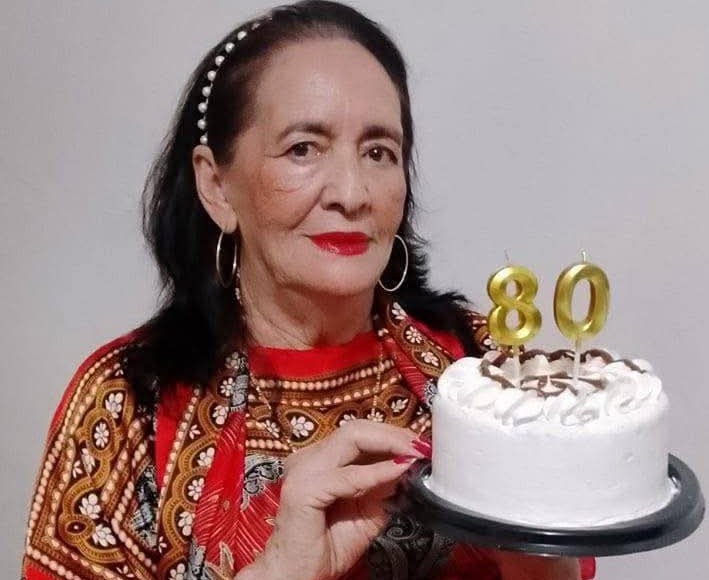 A sus 80 años, doña Eva Dolores celebra la vida en las aulas