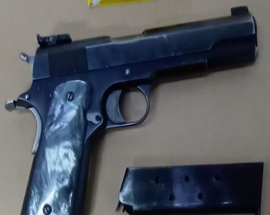 Aseguran 5 armas largas, 569 cargadores, un vehículo y droga en Villas del Real, en Culiacán, Sinaloa