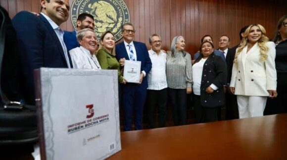 Rocha trabaja en su Cuarto Informe de Gobierno en Sinaloa; será el 15 de noviembre