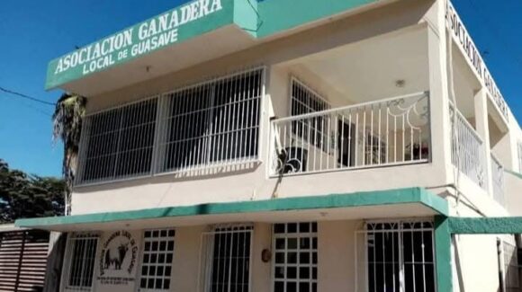 Más de 100 mil pesos lleva invertidos la rehabilitación del auditorio de la Asociación Ganadera de Guasave, Sinaloa