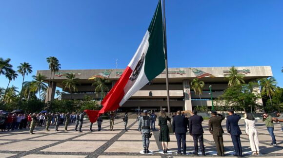 Autoridades civiles y militares conmemoran el 260 aniversario del nacimiento de José María Morelos y Pavón, en Culiacán