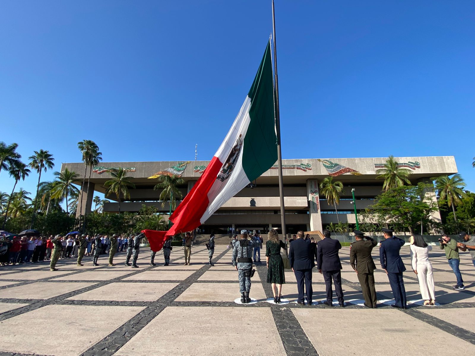 Autoridades civiles y militares conmemoran el 260 aniversario del nacimiento de José María Morelos y Pavón, en Culiacán