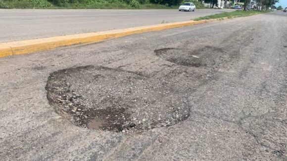 Trabajos de reparación en autopista Benito Juárez avanzan conforme las lluvias lo permiten: Obra Públicas