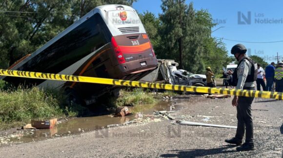 Camionazo deja 1 muerto y heridos en el Trébol de Costa Rica, Culiacán