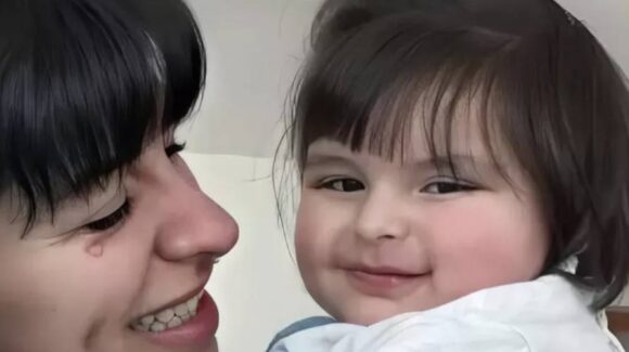 ‘Tenemos el control sobre vos y tu hija’: Cazzu denuncia que Nodal no le permite viajar con Inti