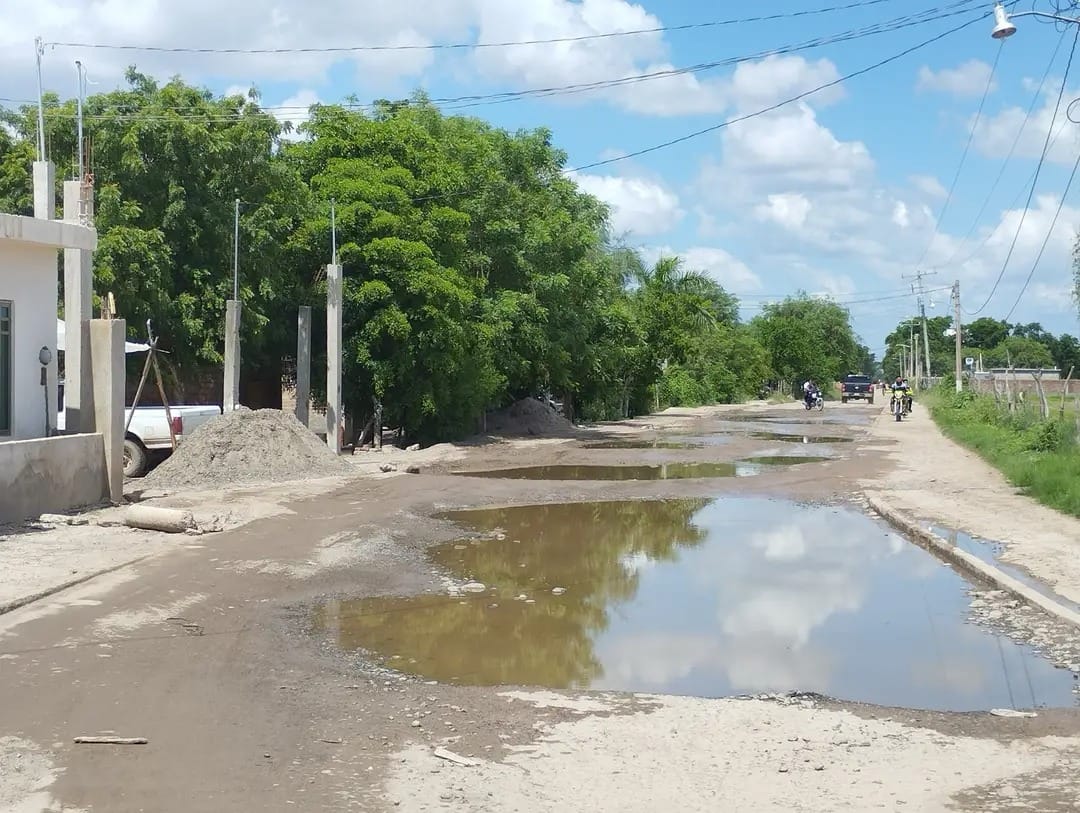 Ciudadanos claman arreglo de caminos vecinales en Las Quemazones, Guasave, Sinaloa