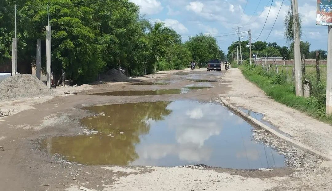 Ciudadanos claman arreglo de caminos vecinales en Las Quemazones, Guasave, Sinaloa