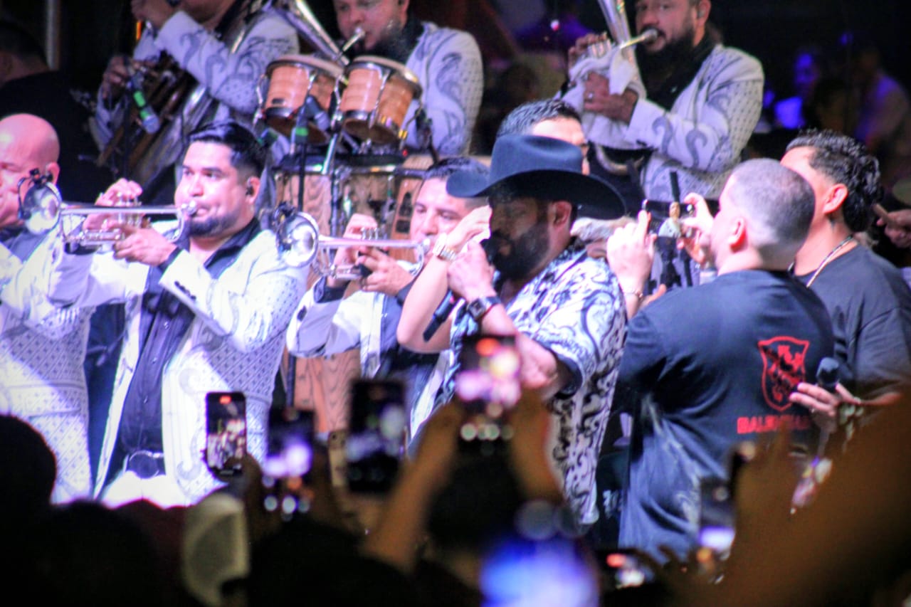 Concierto de Pancho Barraza en Malecón de Mazatlán