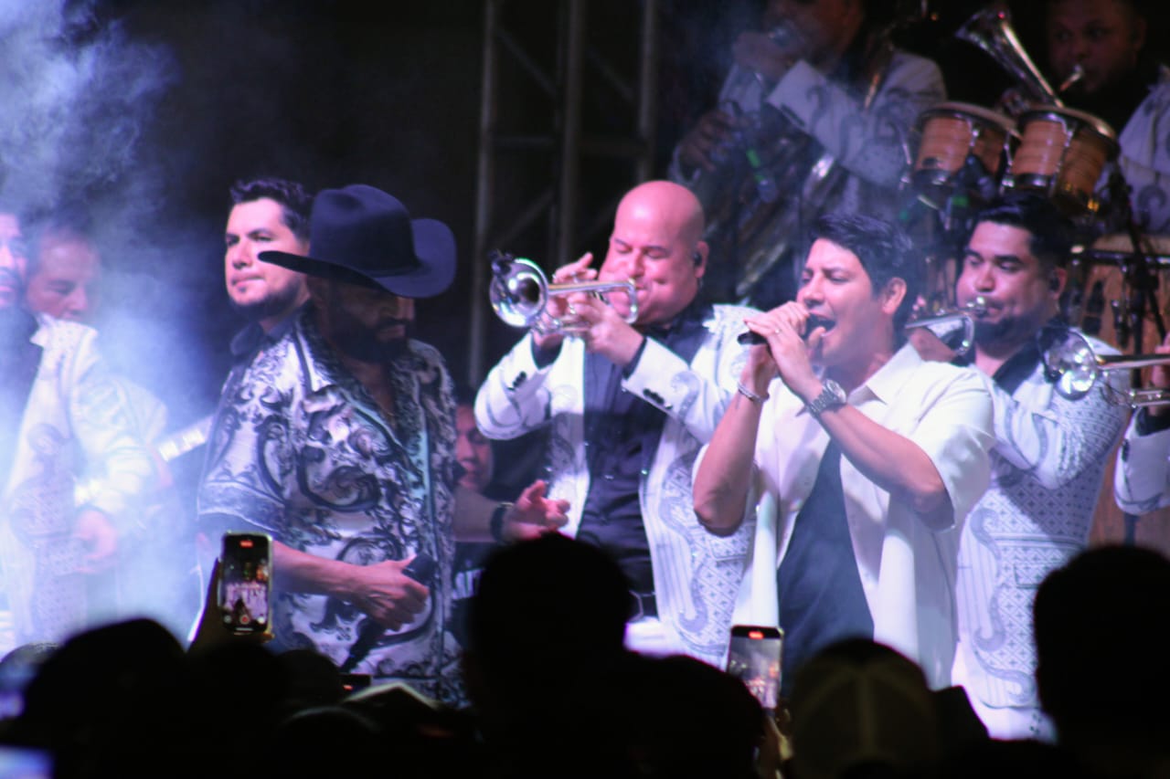 Concierto de Pancho Barraza en Malecón de Mazatlán
