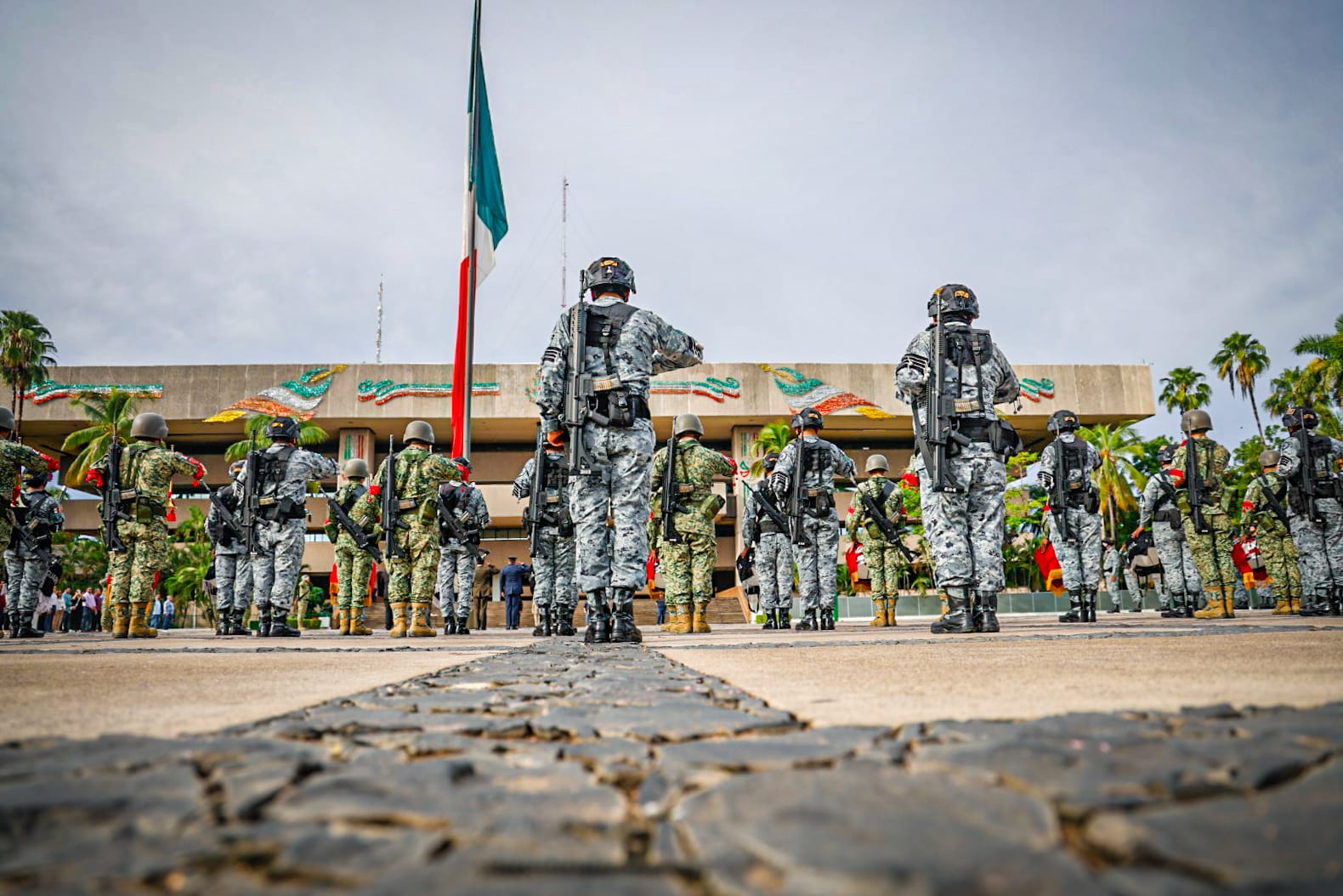 Conmemoran el 204 aniversario de la consumación de la Independencia de México en palacio de gobierno de Culiacán, Sinaloa