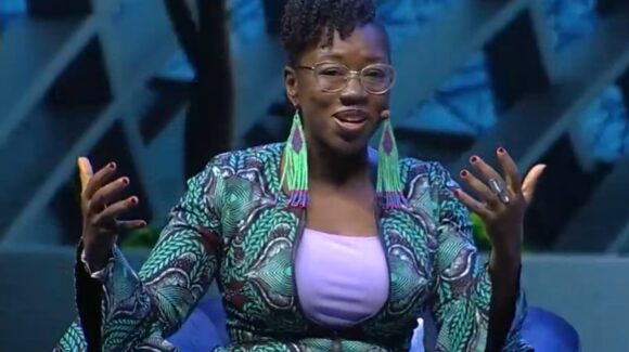Desafía Joy Buolamwini a la IA y pide no dejar de soñar, esta ha sido su participación en México Siglo XXI
