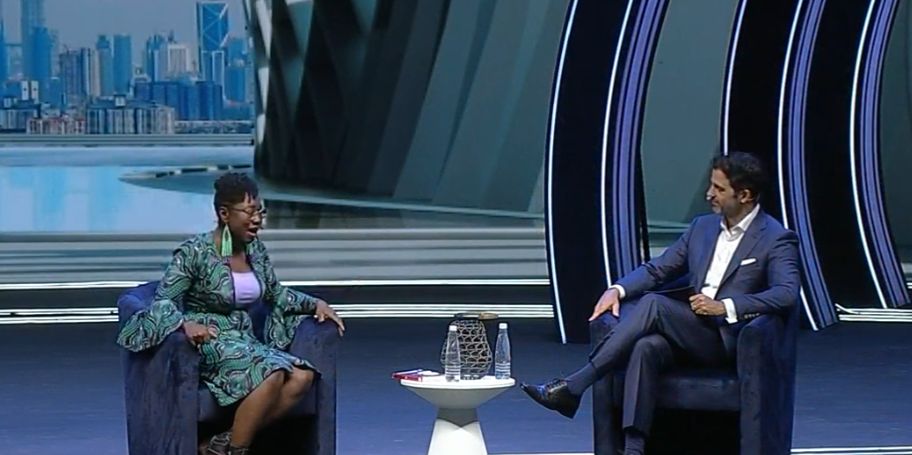 Desafía Joy Buolamwini a la IA y pide no dejar de soñar, esta ha sido su participación en México Siglo XXI