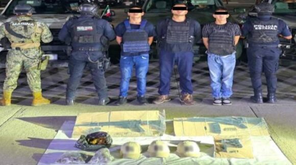 Detienen en Tabasco a tres hombres vinculados con extorsión; aseguraron armas, droga y ponchallantas